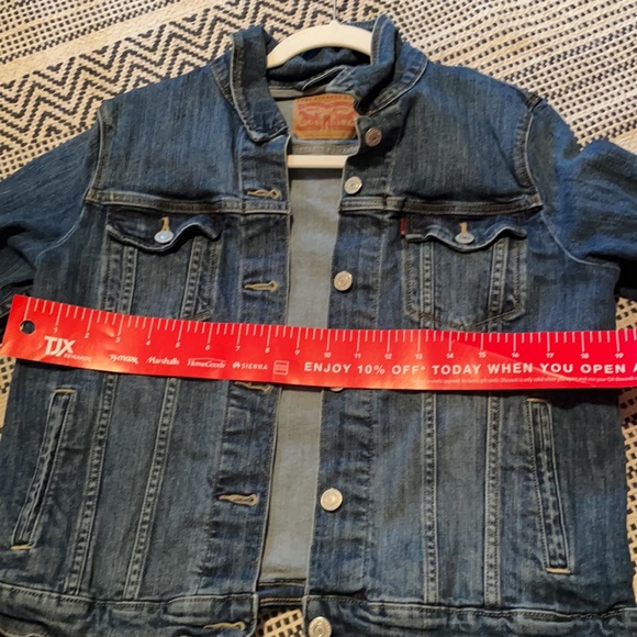 Levi’s jean jacket - Picture 3 of 4